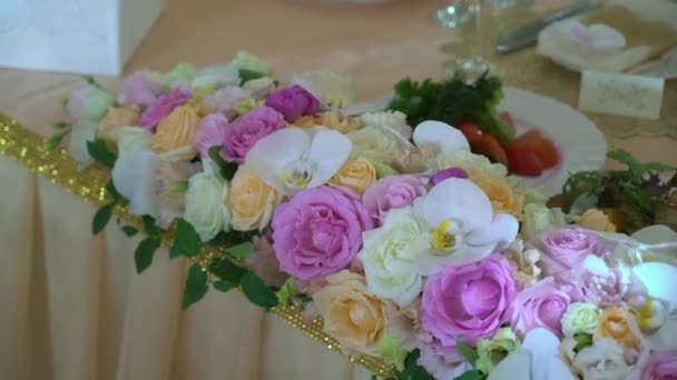 Flowers decorated table — Stock Video