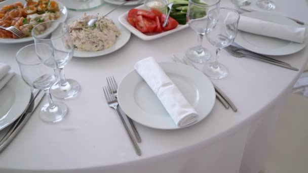 Table served in restaurant — Stock Video