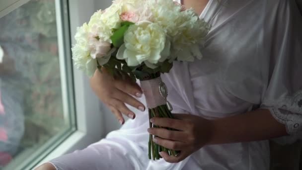 Young woman with bouquet — Stock Video