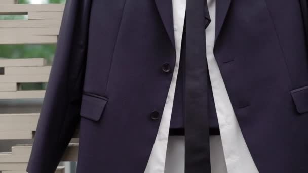 Männer schwarzer Anzug — Stockvideo