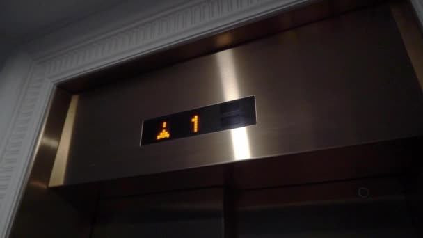 Výtah v budově — Stock video