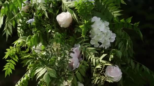 Arco de casamento altar decorado — Vídeo de Stock