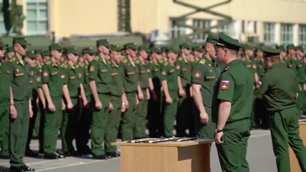 SAINT-PETERSBURG, RÚSSIA - JUNHO 20, 2019: Soldados do exército russo — Vídeo de Stock