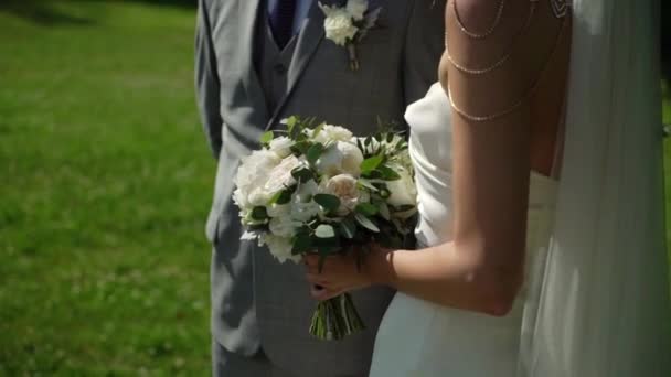 Novia y novio en la ceremonia de boda — Vídeo de stock