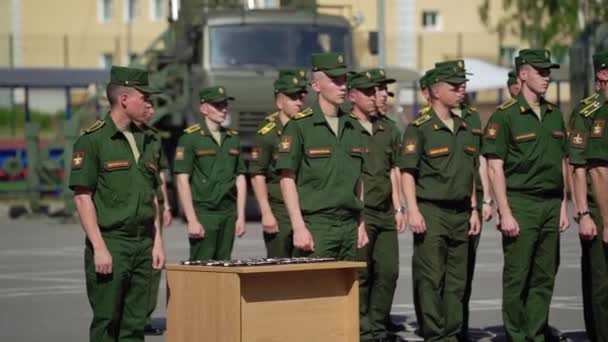 SAINT-PETERSBURG, RUSSIA - JUNE 20, 2019: Russiske soldater – stockvideo