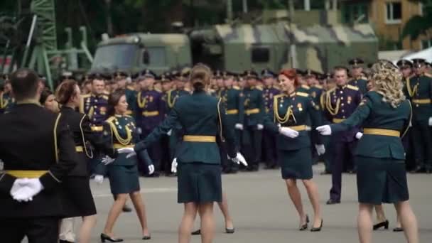 Sint-Petersburg, Rusland-20 juni 2019: soldaten van het Russische leger — Stockvideo