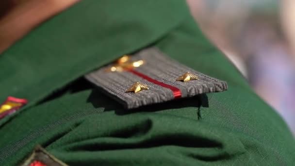 Epauletos militares para soldados — Vídeo de Stock