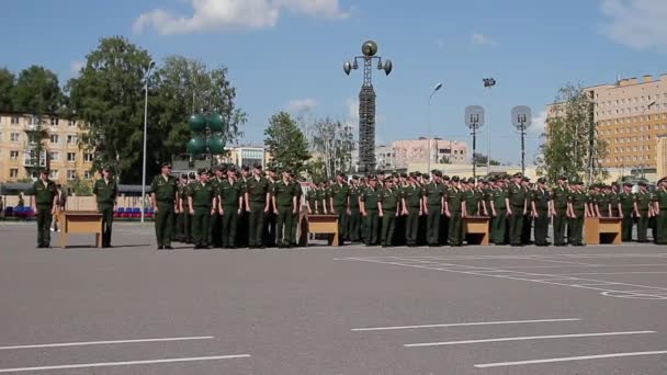 SAINT-PETERSBURG, RUSIA - 20 DE JUNIO DE 2019: Soldados del ejército ruso — Vídeos de Stock