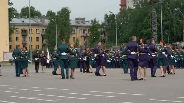 Санкт-Петербург, Росія-20 червня 2019: солдати російської армії — стокове відео