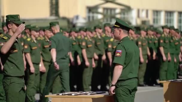 SAINT-PETERSBURG, RÚSSIA - JUNHO 20, 2019: Soldados do exército russo — Vídeo de Stock