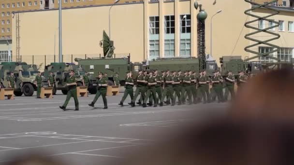 Saint-Petrohrad, Rusko-20. června 2019: ruští vojáci — Stock video