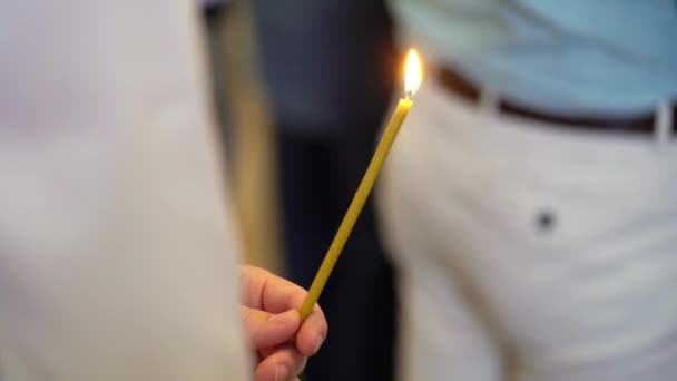 在教会里的蜡烛 — 图库视频影像