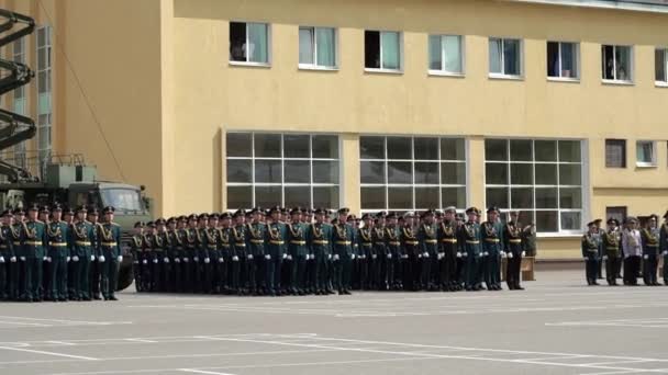 Saint-Petersburg, Ryssland-20 juni 2019: ryska armén soldater — Stockvideo