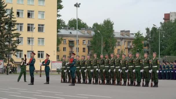 SAINT-PETERSBURG, RUSSIA - JUNE 20, 2019: Tentara Rusia — Stok Video