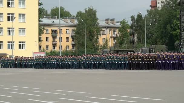 Saint-Petersburg, Ryssland-20 juni 2019: ryska armén soldater — Stockvideo