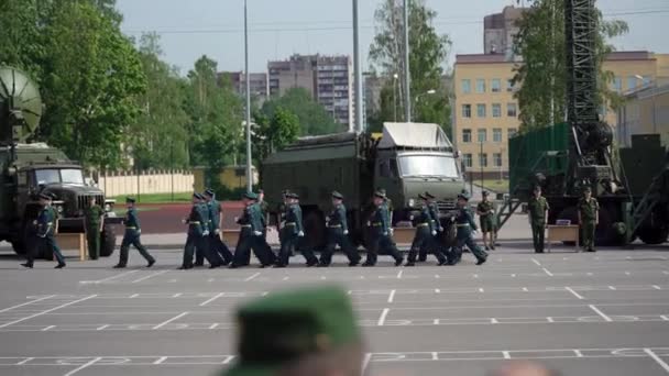 Sankt Petersburg, Rosja-20 czerwca 2019: żołnierze Armii rosyjskiej — Wideo stockowe
