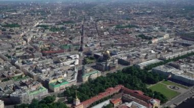 Saint-Petersburg şehir havası, Rusya şehir merkezi ve nehri üzerinde uçuyor.