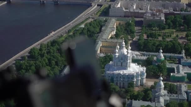 Szentpétervár város légi, repül át orosz városközpont és folyó Neva — Stock videók