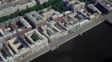 Saint-Petersburg şehir havası, Rusya şehir merkezi ve nehri üzerinde uçuyor.