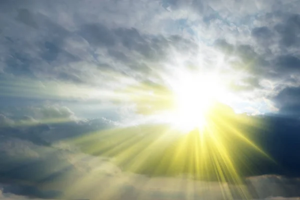 Сонячні Промені Пророщування Крізь Хмари Рай — стокове фото