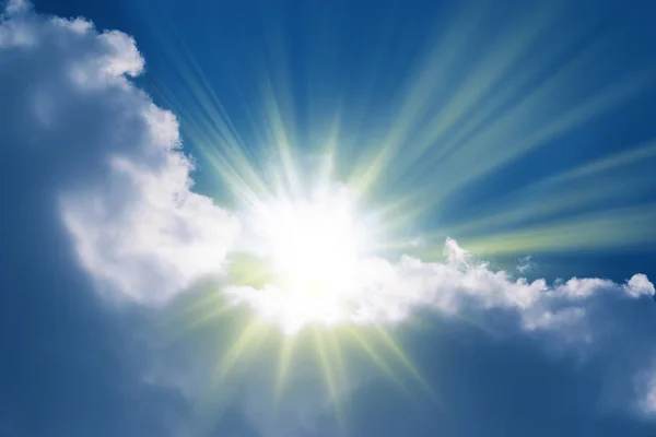 Promienie Słoneczne Kiełkuje Przez Chmury Raj — Zdjęcie stockowe