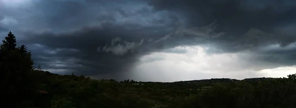 Nubes Tormenta Espectaculares Perturbadoras Con Fuertes Lluvias Lado Izquierdo —  Fotos de Stock