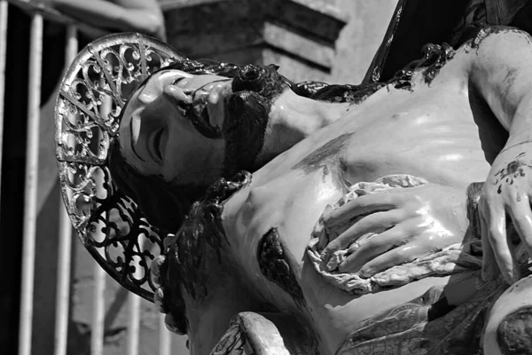 Gesù Cristo Morto Tra Braccia Della Madonna — Foto Stock