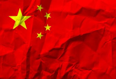 Çin Halk Cumhuriyeti bayrağı buruşmuş kağıdın üzerinde.