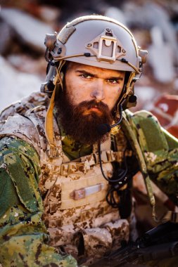 savaş arka planda saldırı tüfekleri ile rangers. ordu, mil