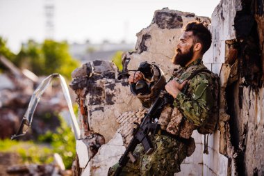 savaş arka planda saldırı tüfekleri ile rangers. ordu, mil