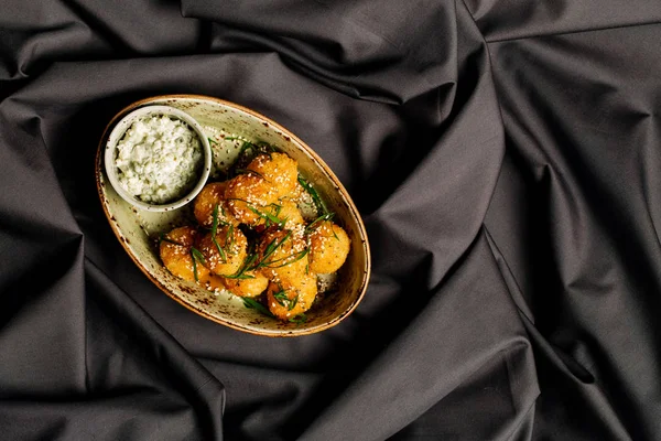 Breaded cheese balls with sauce — Stock Photo, Image