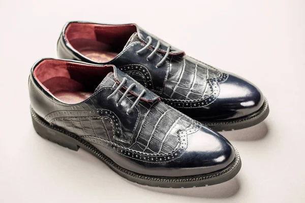 Homens Pretos Sapatos Contra Fundo Cinza — Fotografia de Stock