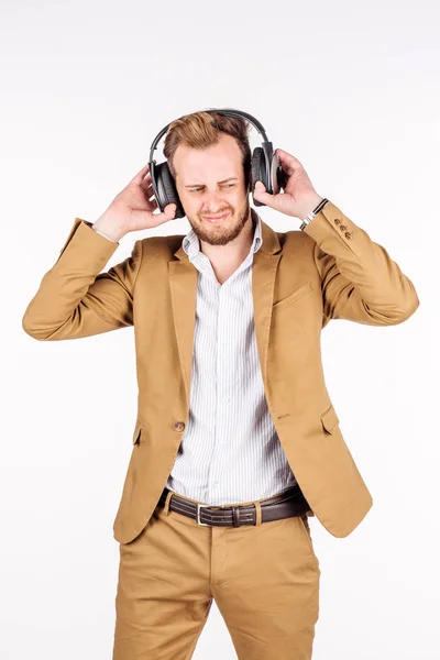 Junger Geschäftsmann Hört Musik Auf Weißem Hintergrund Menschliche Emotion Gesichtsausdruck — Stockfoto