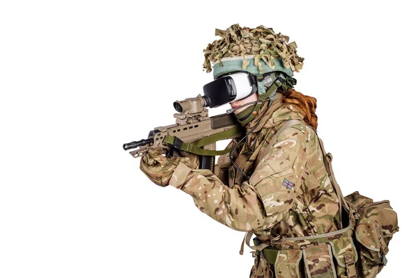 Soldat utiliser des lunettes VR pour l'entraînement de simulation de combat. guerre, ar — Photo