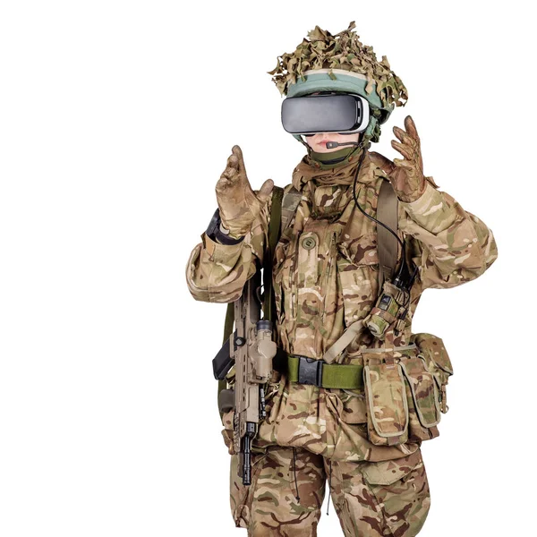 Soldat använder VR-glasögon för att bekämpa simulerings träning. War, ar — Stockfoto