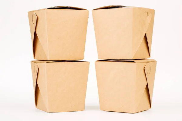 Четыре бумажные коробки. Азиатская концепция быстрого питания . — стоковое фото