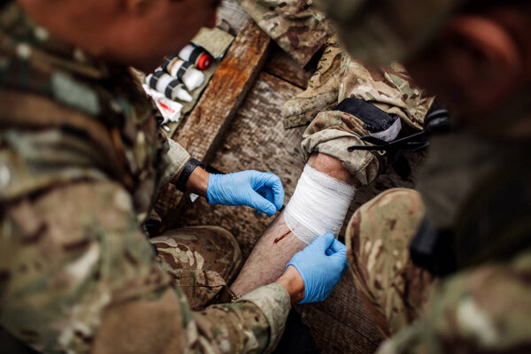 soldiers with weapons during the rescue operation. war, army, te