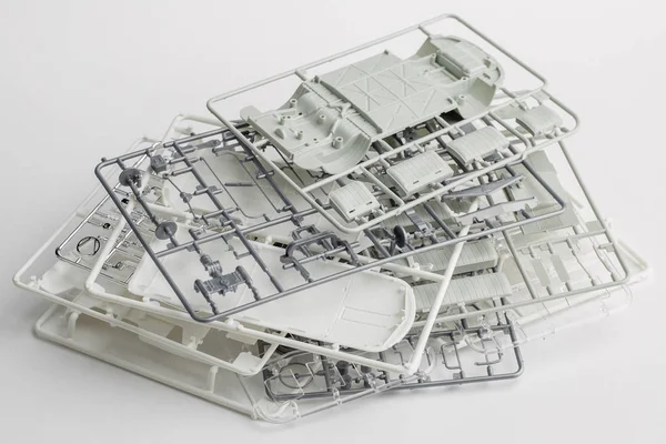 白色底座灰色塑料车模型组装包 — 图库照片