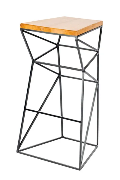 Silla alta de estructura de acero con asiento de madera. Estilo Loft inte —  Fotos de Stock
