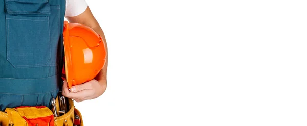 Trabajador con casco naranja en manos aisladas sobre fondo blanco . — Foto de Stock