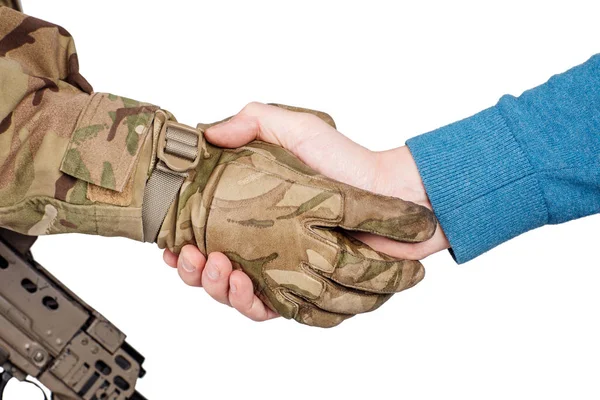 Солдат и гражданский пожимают руку на белом фоне — стоковое фото