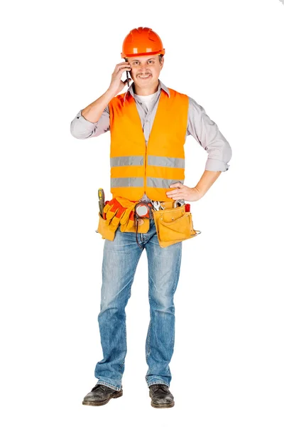 Retrato de um construtor masculino em um capacete olhando para a câmera sobre w — Fotografia de Stock