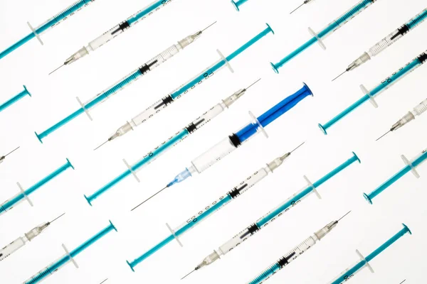 A lot of transparent medical syringes. Close up shot, white back — Stock Photo, Image