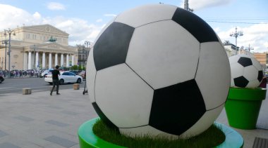 Moskova Dünya Kupası topu büyük tiyatronun arka planda