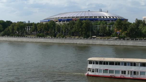 Ρωσία Μόσχα Στάδιο Luzhniki Και Ποταμός Μόσχας Πλοία — Αρχείο Βίντεο