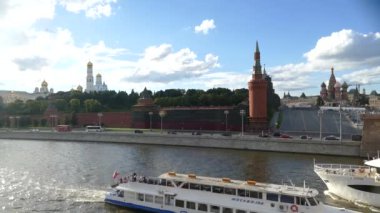 Moskova Kremlin yaz nehir ve gemilerde