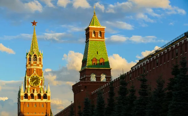 La Torre del Kremlin y — Foto de Stock