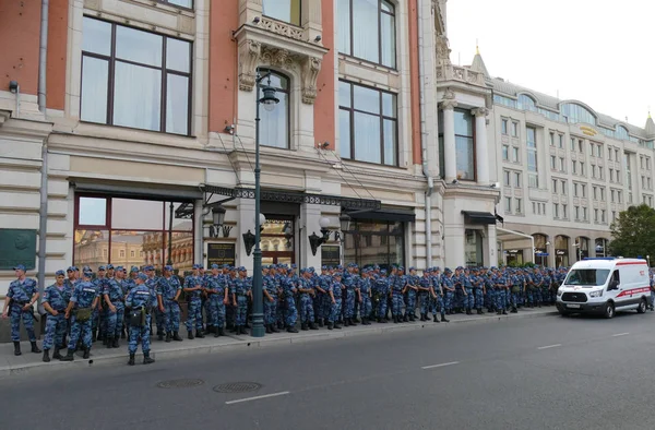 Tropas policiales en las calles de Moscú — Foto de Stock