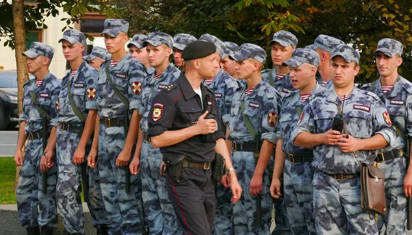 Tropas de rosgardia nas ruas de Moscou — Fotografia de Stock