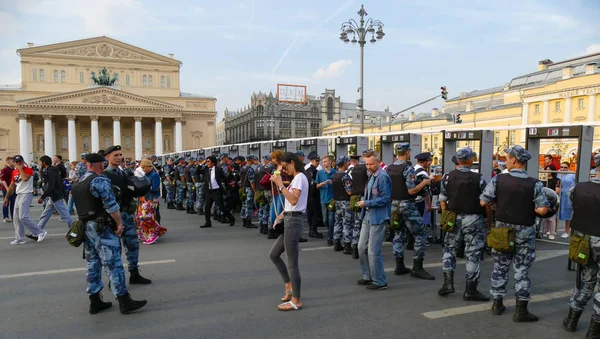 Policía en las calles del Teatro Bolshoi de Moscú — Foto de Stock